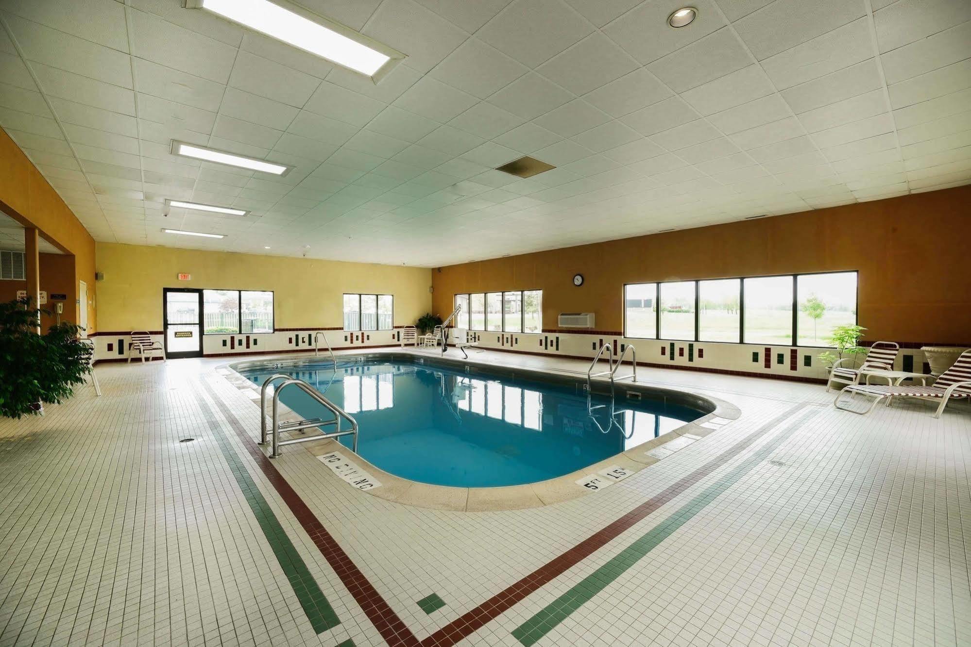 Hotel Baymont By Wyndham Marion Esterno foto